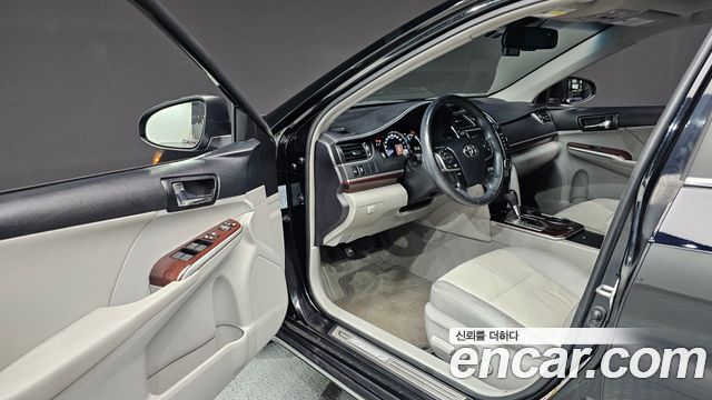 Toyota Camry 2.5 XLE 2012 — фото 10