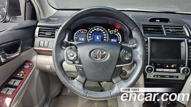 Toyota Camry 2.5 XLE 2012 — фото 12