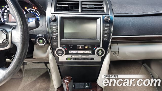Toyota Camry 2.5 XLE 2012 — фото 13
