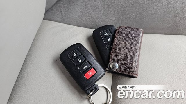 Toyota Camry 2.5 XLE 2012 — фото 16