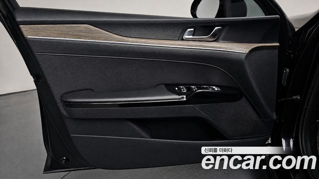 Kia K5 (III) 2.0 Noblesse 2023 — фото 30