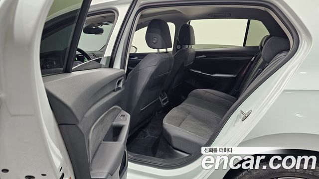 Volkswagen Golf (VIII) 2.0 TDI Prestige 2023 — фото 11