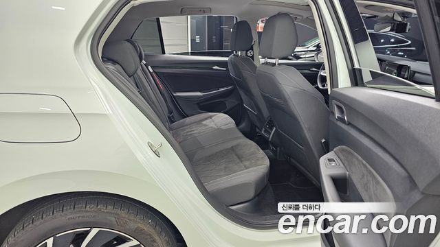 Volkswagen Golf (VIII) 2.0 TDI Prestige 2023 — фото 12