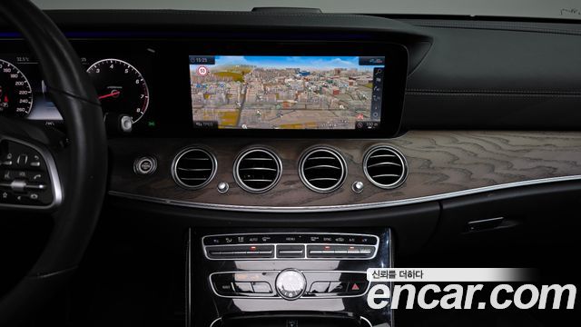 Mercedes-Benz E-Class (W213) E300 4MATIC Exclusive 2020 — фото 13