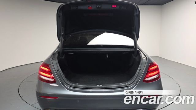 Mercedes-Benz E-Class (W213) E300 4MATIC Exclusive 2020 — фото 20