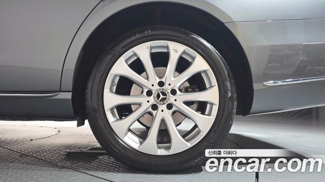 Mercedes-Benz E-Class (W213) E300 4MATIC Exclusive 2020 — фото 21