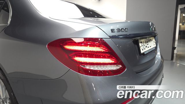 Mercedes-Benz E-Class (W213) E300 4MATIC Exclusive 2020 — фото 23