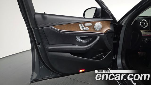 Mercedes-Benz E-Class (W213) E300 4MATIC Exclusive 2020 — фото 24