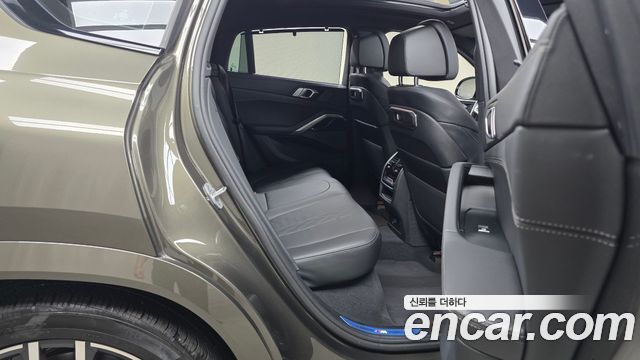 BMW X6 (G06) xDrive40i M Sport 2024 — фото 11