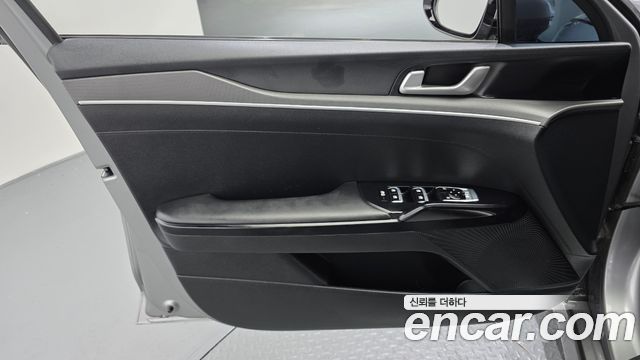 Kia K5 (III) 2.0 Prestige 2023 — фото 24
