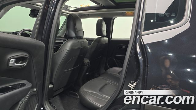 Jeep Renegade 2.4 Limited 2021 — фото 11