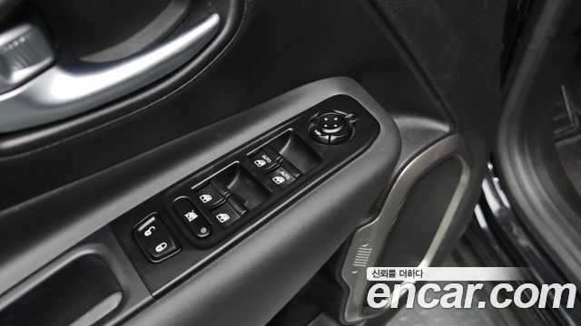 Jeep Renegade 2.4 Limited 2021 — фото 15