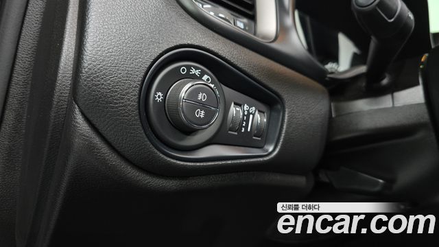 Jeep Renegade 2.4 Limited 2021 — фото 16