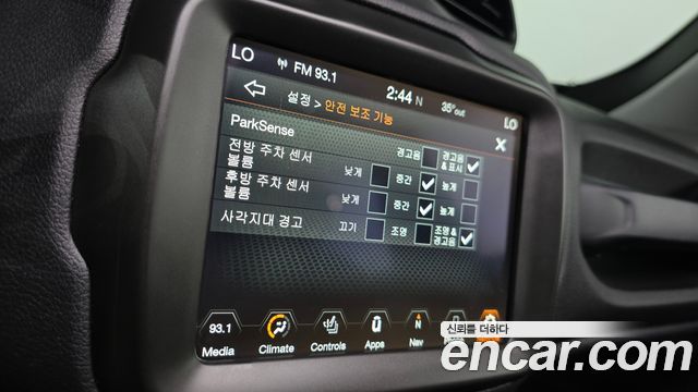 Jeep Renegade 2.4 Limited 2021 — фото 18
