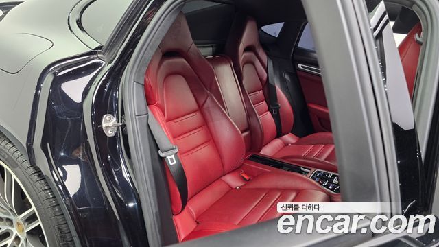 Porsche Panamera (971) 4.0 GTS 2019 — фото 12