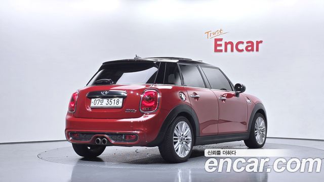 MINI Cooper S 5Door Standard 3rd 2015 — фото 2