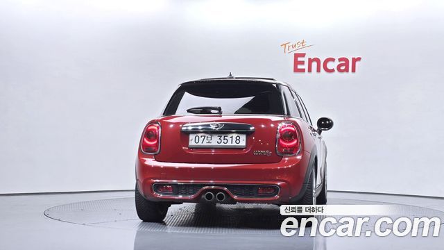 MINI Cooper S 5Door Standard 3rd 2015 — фото 4