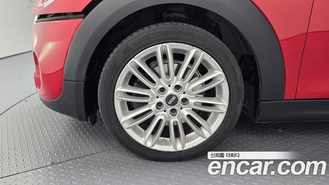 MINI Cooper S 5Door Standard 3rd 2015 — фото 5