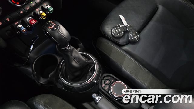 MINI Cooper S 5Door Standard 3rd 2015 — фото 9