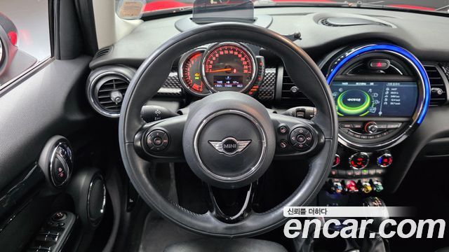 MINI Cooper S 5Door Standard 3rd 2015 — фото 17