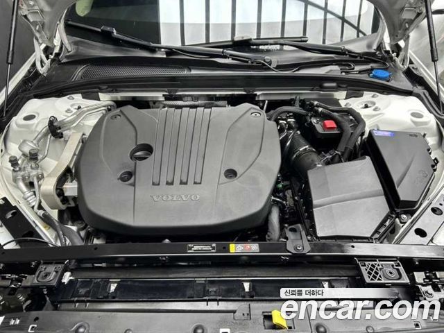 Volvo V60 Cross Country (II) B5 Ultimate AWD 2023 — фото 5