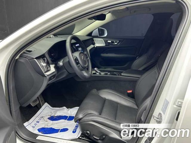 Volvo V60 Cross Country (II) B5 Ultimate AWD 2023 — фото 7