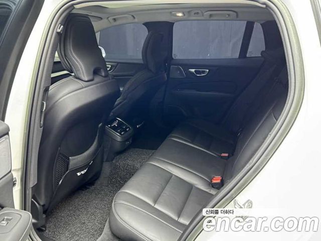 Volvo V60 Cross Country (II) B5 Ultimate AWD 2023 — фото 8