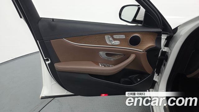 Mercedes-Benz E-Class (W213) E220d 4MATIC Exclusive 2021 — фото 24