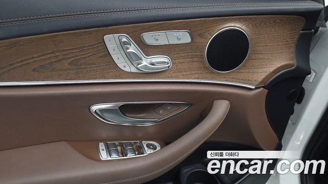 Mercedes-Benz E-Class (W213) E220d 4MATIC Exclusive 2021 — фото 29