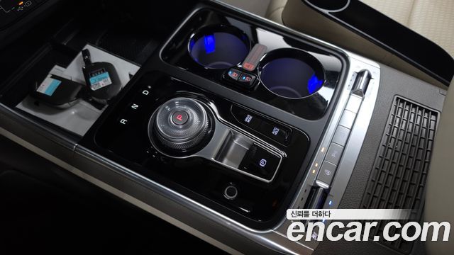 Kia Carnival (IV) HEV 4-Seater Hi Limousine Signature 2025 — фото 9