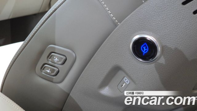 Kia Carnival (IV) HEV 4-Seater Hi Limousine Signature 2025 — фото 16