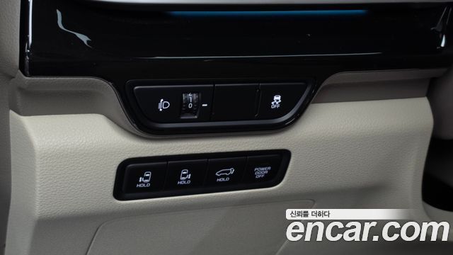 Kia Carnival (IV) HEV 4-Seater Hi Limousine Signature 2025 — фото 29