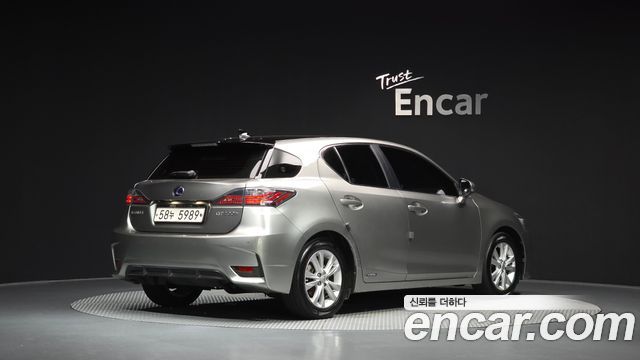 Lexus CT200h 1.8 Supreme ZWA10 2017 — фото 2