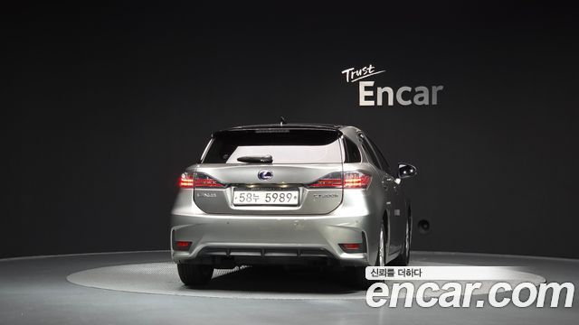 Lexus CT200h 1.8 Supreme ZWA10 2017 — фото 4