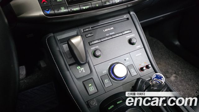 Lexus CT200h 1.8 Supreme ZWA10 2017 — фото 9