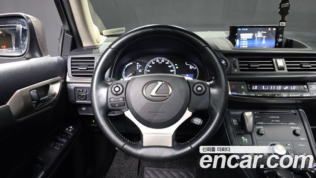 Lexus CT200h 1.8 Supreme ZWA10 2017 — фото 13