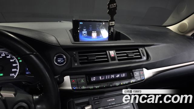 Lexus CT200h 1.8 Supreme ZWA10 2017 — фото 15