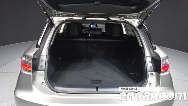 Lexus CT200h 1.8 Supreme ZWA10 2017 — фото 20