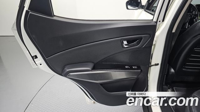 KG Mobility (SsangYong) Very New Tivoli Gasoline 1.5 2WD V3 2022 — фото 25