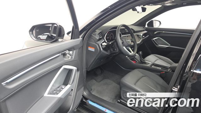 Audi Q3 (F3) 40 TFSI Quattro Premium 2025 — фото 10