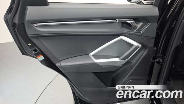 Audi Q3 (F3) 40 TFSI Quattro Premium 2025 — фото 31