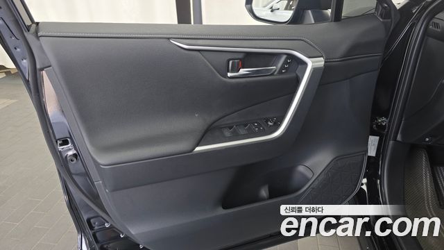Toyota RAV4 (V) 2,5 4WD Hybrid LTD 2024 — фото 30