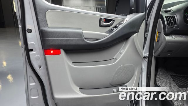 Hyundai Grand Starex Van 3-Seater Smart 2021 — фото 17