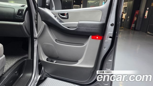 Hyundai Grand Starex Van 3-Seater Smart 2021 — фото 18
