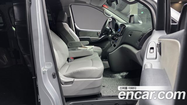 Hyundai Grand Starex Van 3-Seater Smart 2021 — фото 19