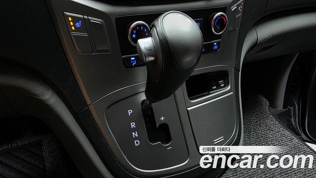 Hyundai Grand Starex Van 3-Seater Smart 2021 — фото 30