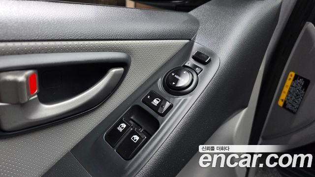 Hyundai Grand Starex Van 3-Seater Smart 2021 — фото 32
