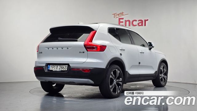 Volvo XC40 B4 Inscription 2021 — фото 2