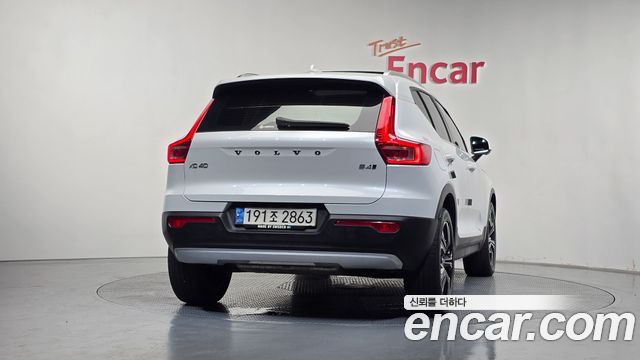 Volvo XC40 B4 Inscription 2021 — фото 4
