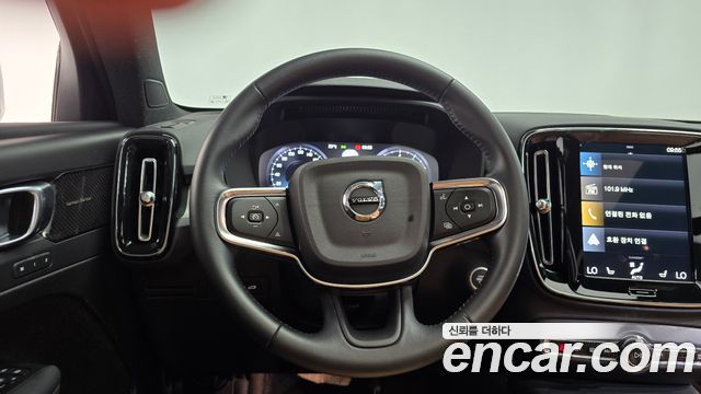 Volvo XC40 B4 Inscription 2021 — фото 12